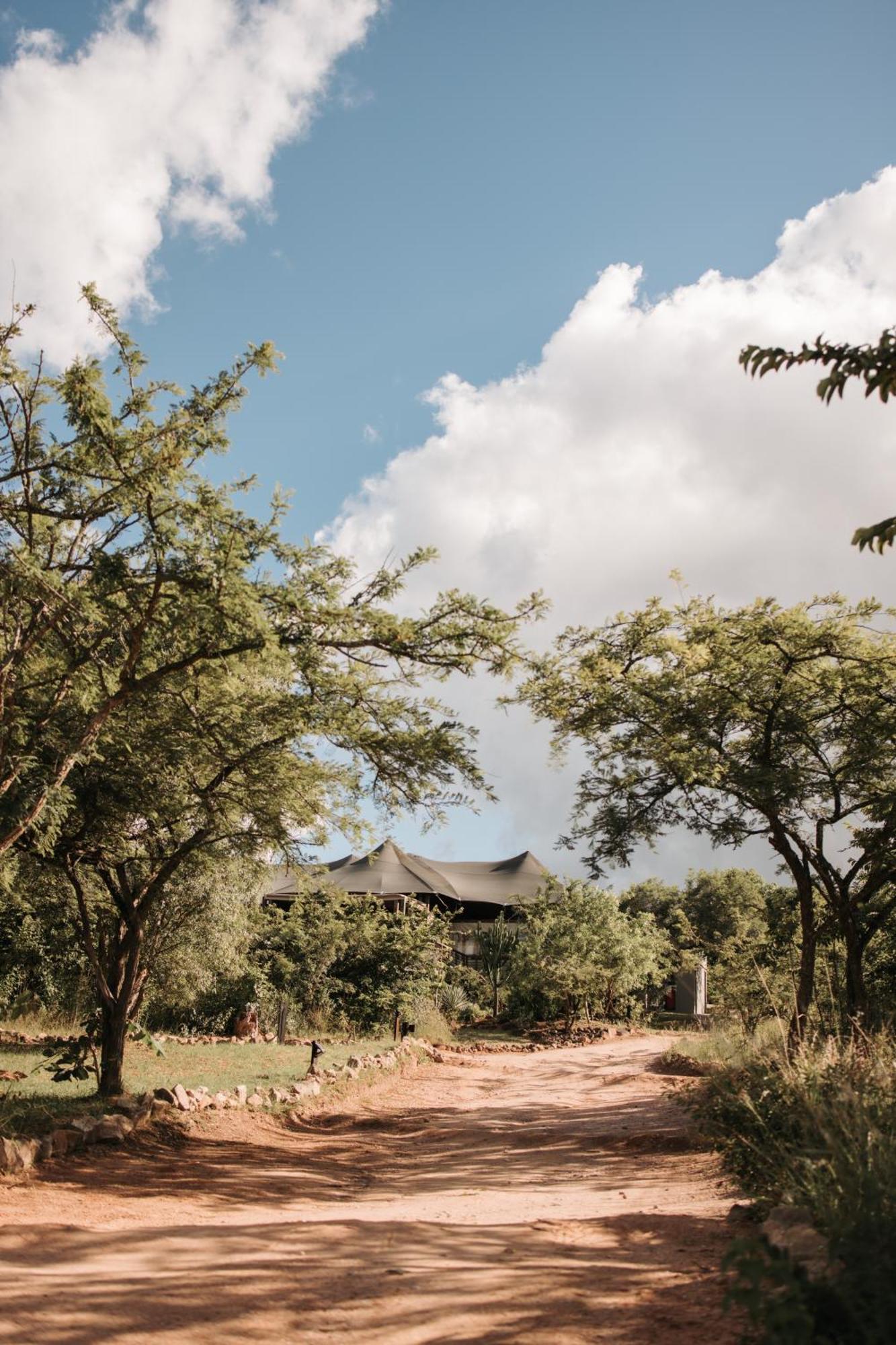 Ndhula Luxury Tented Lodge Уайт Ривър Екстериор снимка