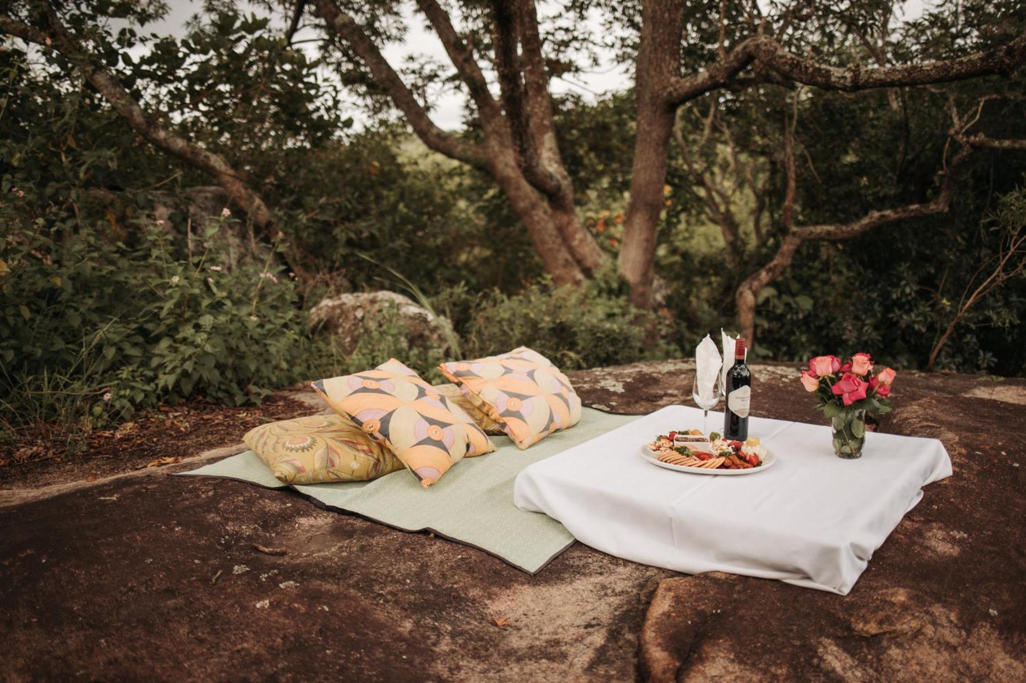 Ndhula Luxury Tented Lodge Уайт Ривър Екстериор снимка