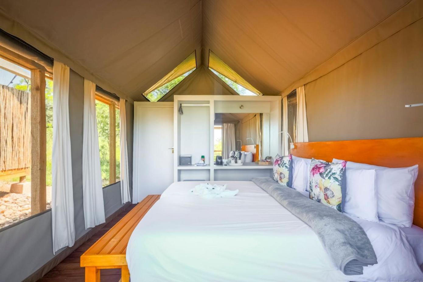 Ndhula Luxury Tented Lodge Уайт Ривър Екстериор снимка